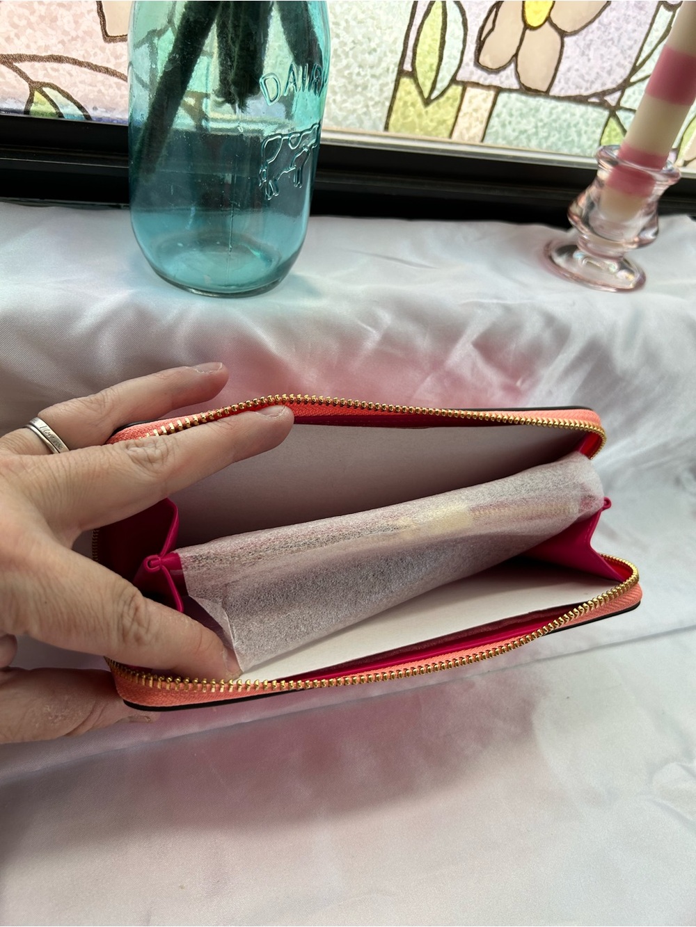 Kate Spade New York Morgan Ombre Zip Around Continental Wallet in Melon Ball - Picture 4 of 4